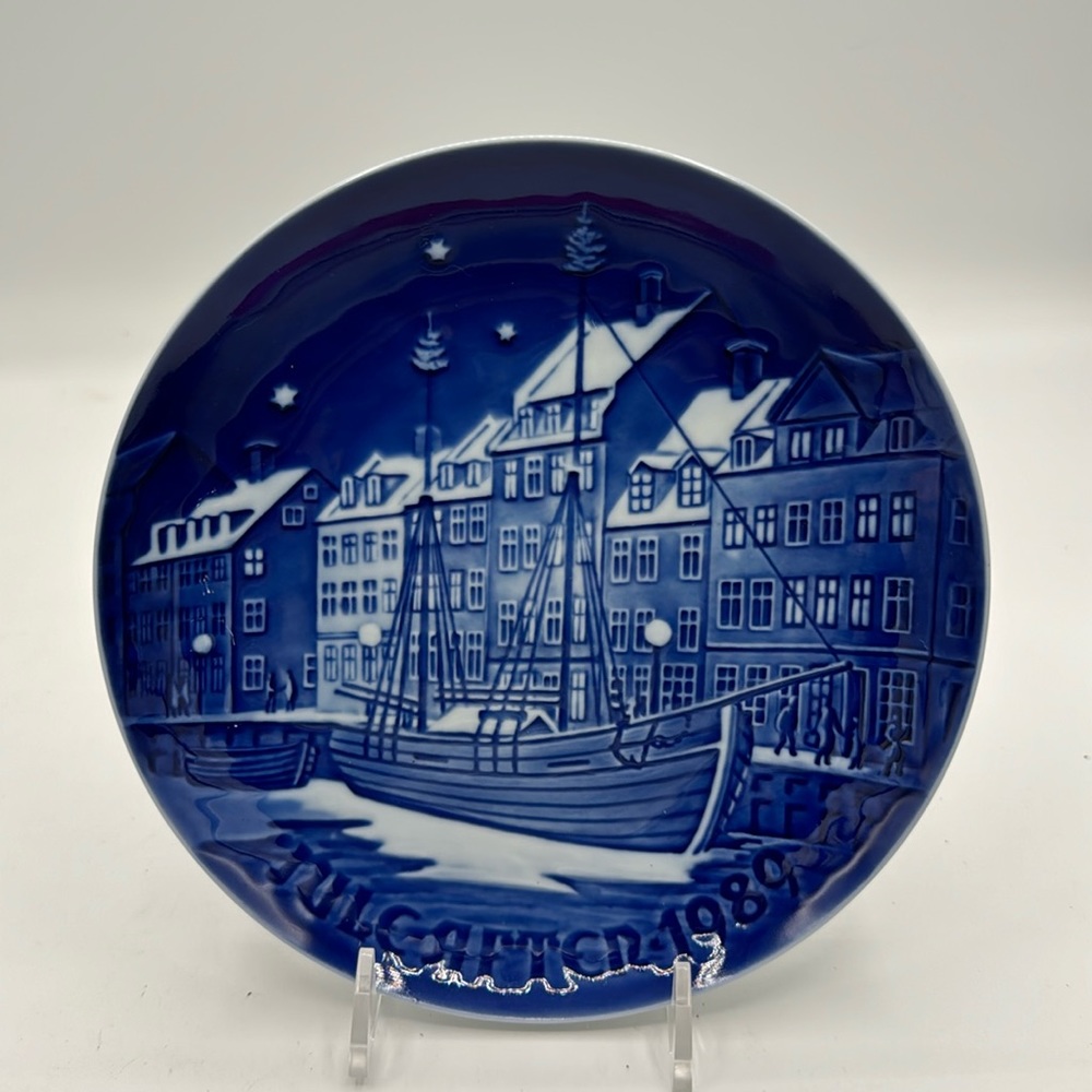 Bing and Grondahl 1989 “Christmas Anchorage”